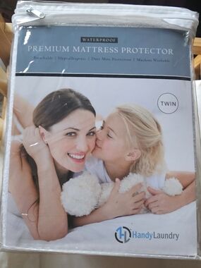 Laundry By Shelli Segal White Waterproof Premium Mattress Protector - Twin